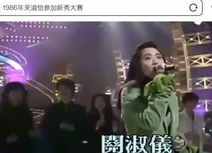 后来关淑怡机缘巧合下,从事服装设计,这两年让她的衣品得到很大提升