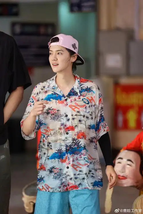 鹿晗面容平整度##鹿晗帽子反戴就是硬帅