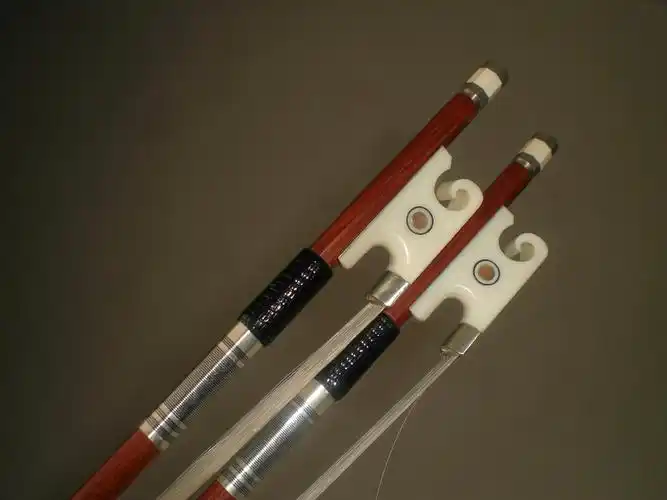 巴西西木小提小提琴琴弓牛骨尾白色弓毛圆杆弓单支提琴弓