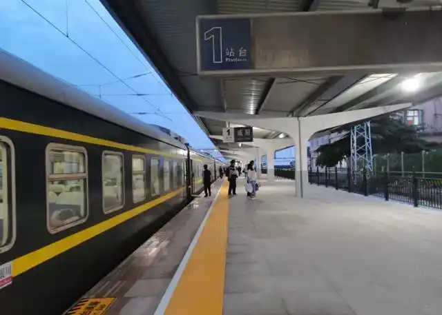 咸阳火车站 3个月过去了,目前,咸阳火车站改造已临近尾声,南一高站台