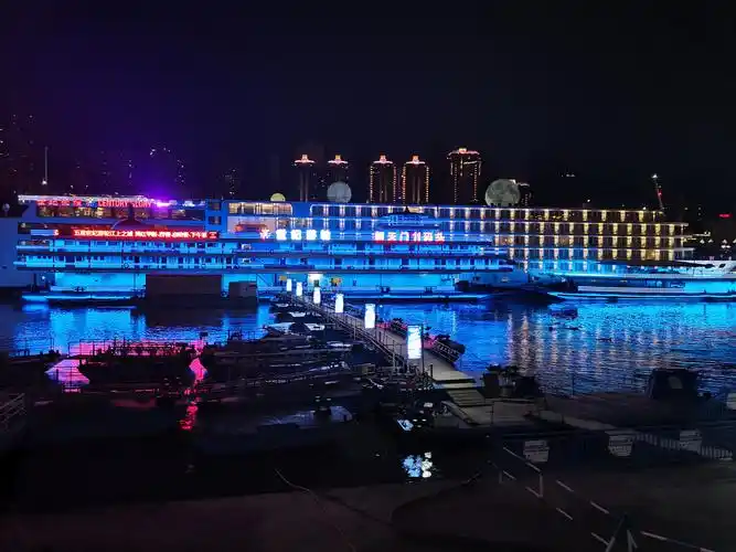 游轮夜景
