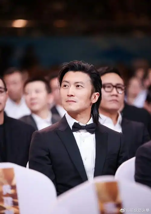 谢霆锋的发型,网友:王菲的前夫窦唯和李亚鹏都成秃头了,只有现任男友