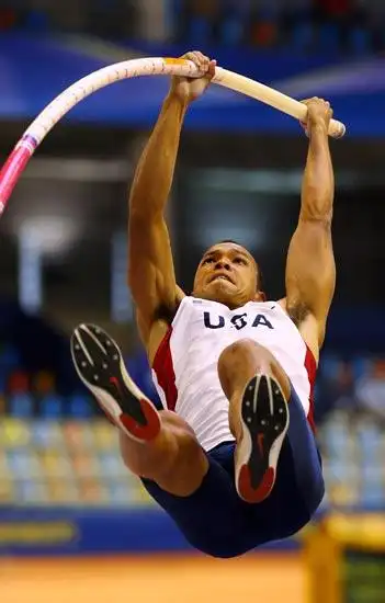 图文-室内田径赛男子全能 布莱恩克雷撑杆跳比赛中