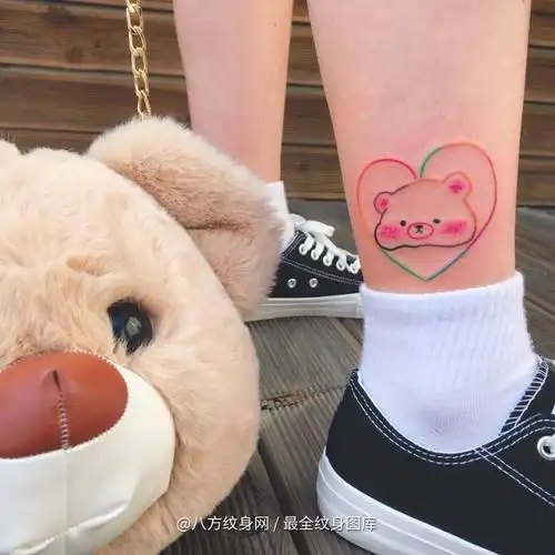 可爱度爆表的脚踝卡通小熊彩色纹身图片纹身手稿