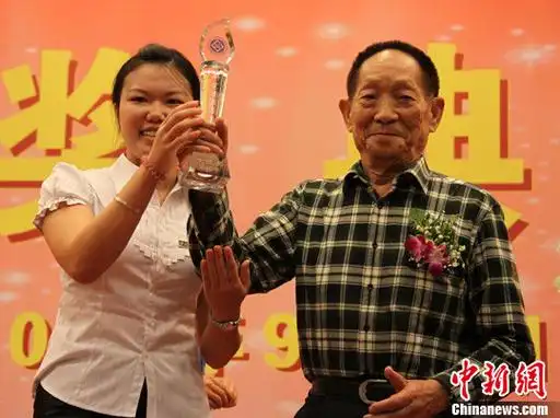 三束水稻令人泪目袁隆平院士一路走好
