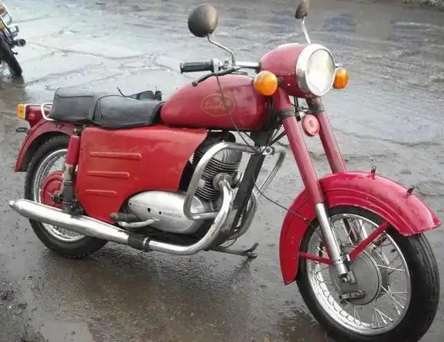 经典老式国产幸福xf250摩托车带给您满满的都是回忆