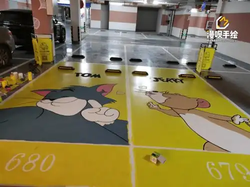 漫呗手绘丨车位涂鸦也能撒狗粮