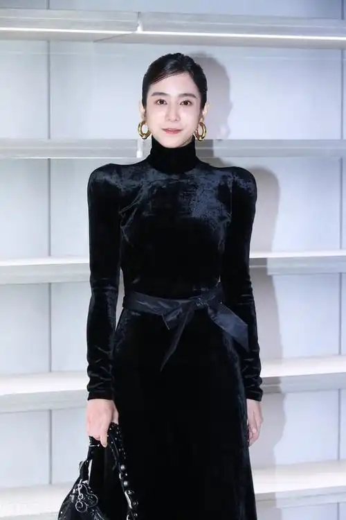 林嘉欣这身材,这才是尤物啊!