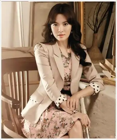 宋慧乔继续代言秋水伊人为2012春装新款添新颜