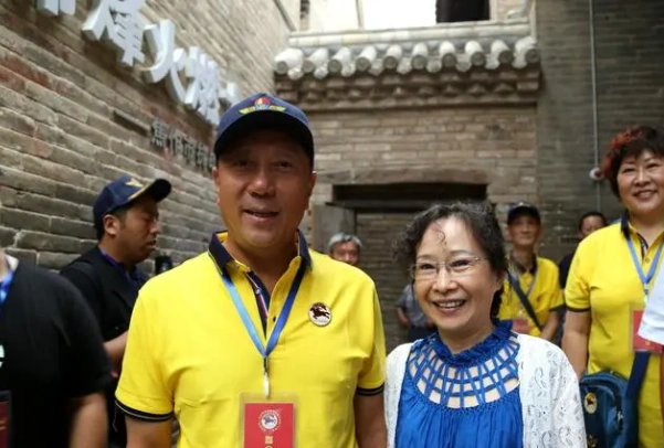 军长砸石家庄酒店事件起因是砸碎了一个杯子谣言