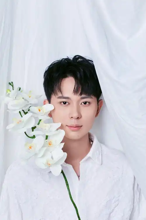 清新白衣风 白衬衫的男生清爽干净