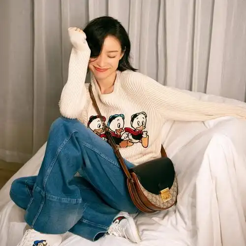 倪妮明星同款毛衣20秋冬卡通唐老鸭图案宽松圆领套头打底针织衫女