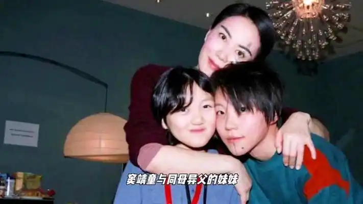 窦靖童是窦唯和王菲的孩子,李亚鹏对窦靖童视如己出.