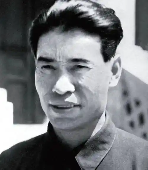 高岗入党时间是1926年,饶漱石入党时间是1925年,饶漱石入党稍微早一点