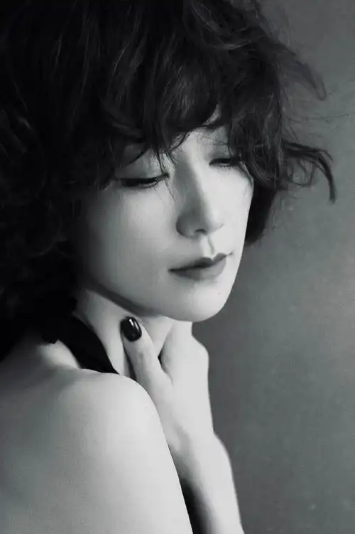 韩雪瑞丽伊人封面大片