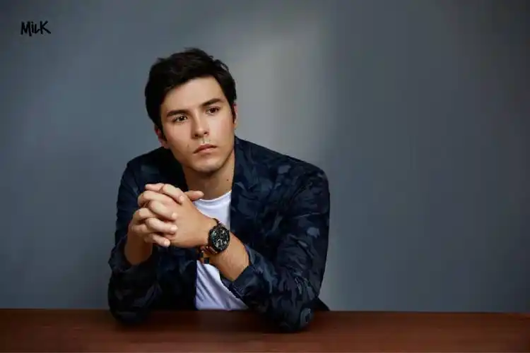 台湾,英国混血男星凤小岳演出过多部电视剧,电影,2010年以《艋舺》