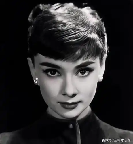 赫本惊艳的短发照.