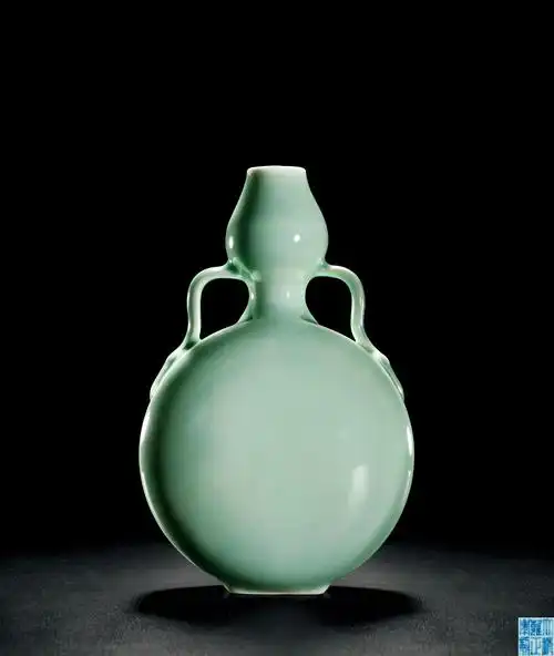清雍正 粉青釉葫芦扁瓶