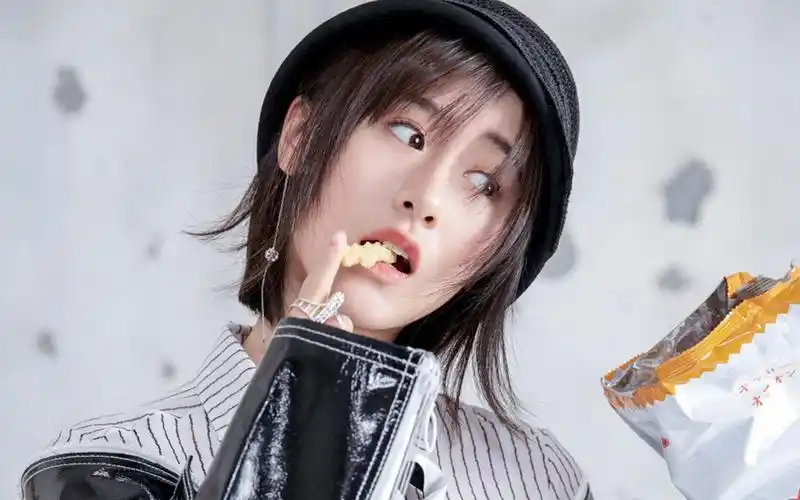 袁冰妍鬼马俏皮时尚写真图片高清壁纸