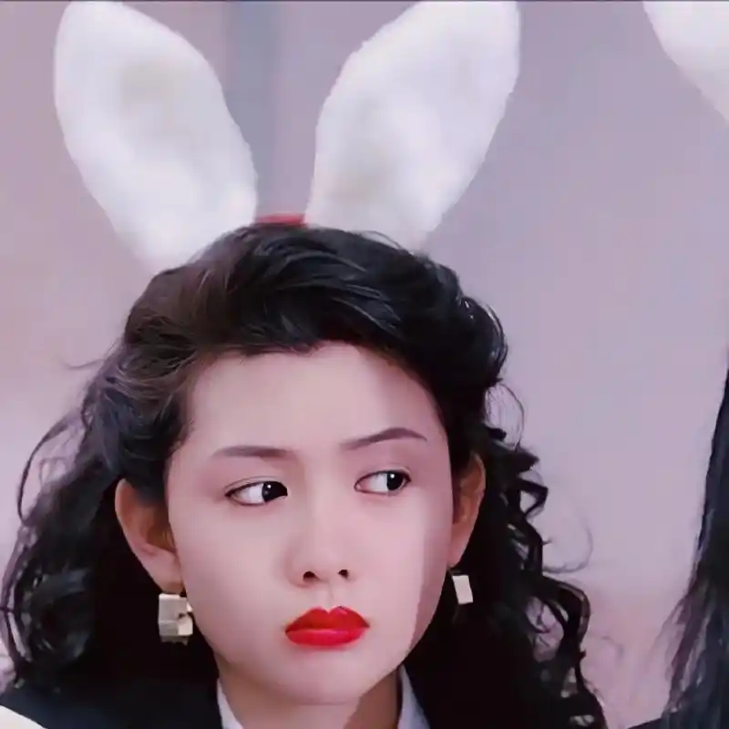 可甜可盐,风华绝代邱淑贞属于那种古灵精怪的美,俏皮灵动可爱性感,又