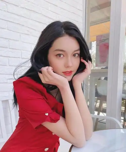 精美图集中国平面时尚女模特李诗颖