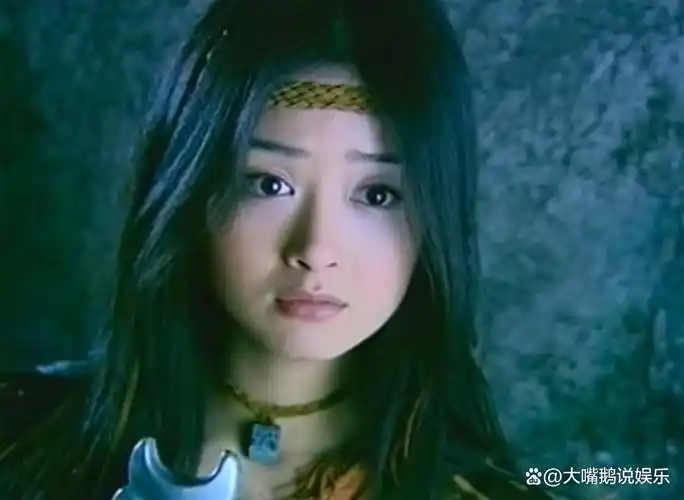 回顾蒋欣8岁拍戏16岁带着父母北漂28岁才成名