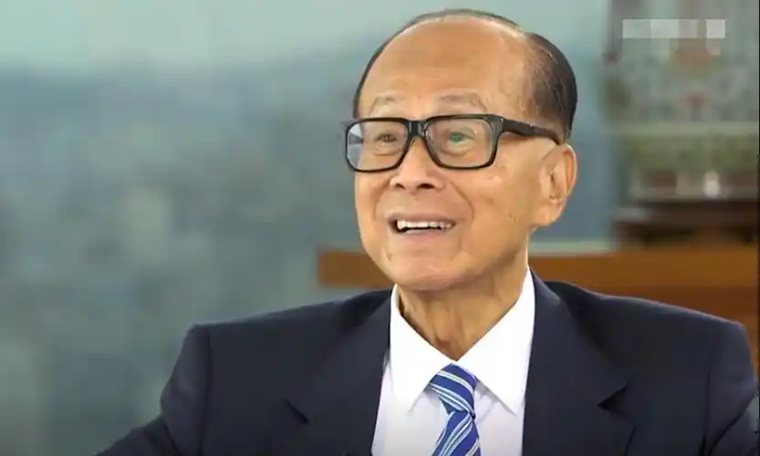 李嘉诚蝉联香港首富共计捐款300亿