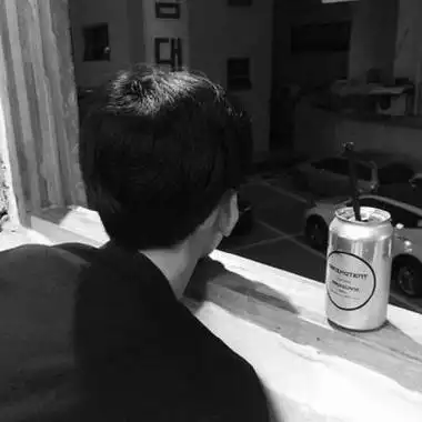 2018微信男生头像高冷超拽黑白图片 所有的所有都是一厢情愿分享!