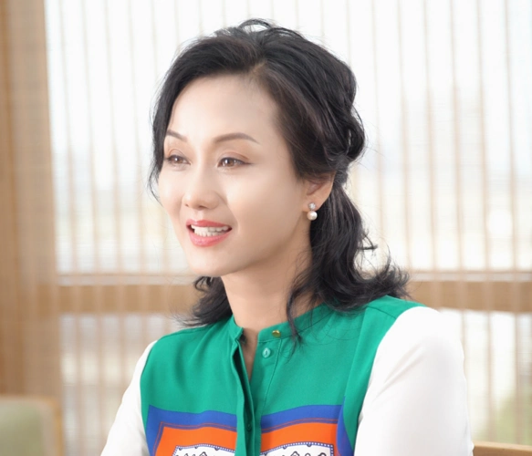 上海初恋文化传媒一起来看张翰的妈妈李颖专访