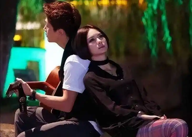 "低调女友"林子君,将戚薇视为仙女下凡,她却和李承铉喜结良缘_爱情_带