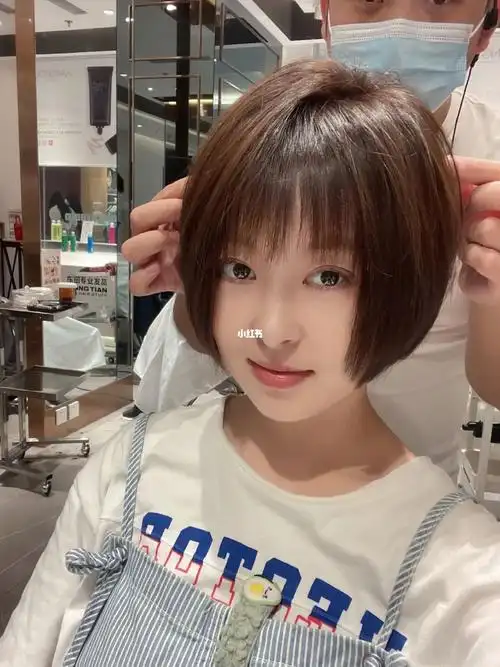 甜美可爱短发女生发型初恋发型既显脸小又有邻家女孩清纯气质适合小
