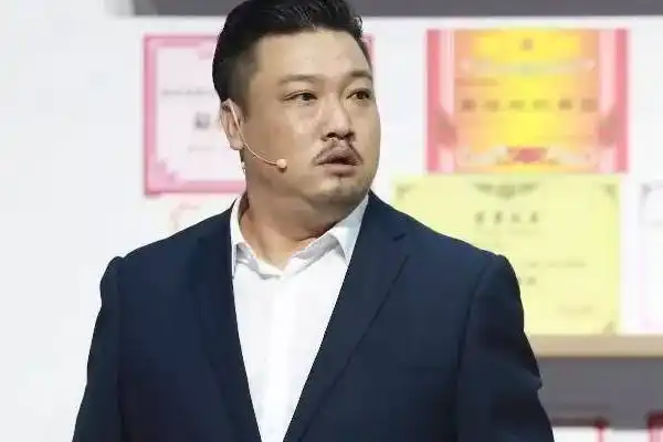 小品界五位男演员,属谁最搞笑,最奇葩啊?