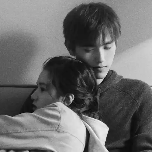 寂寞孤独伤感黑白头像图片