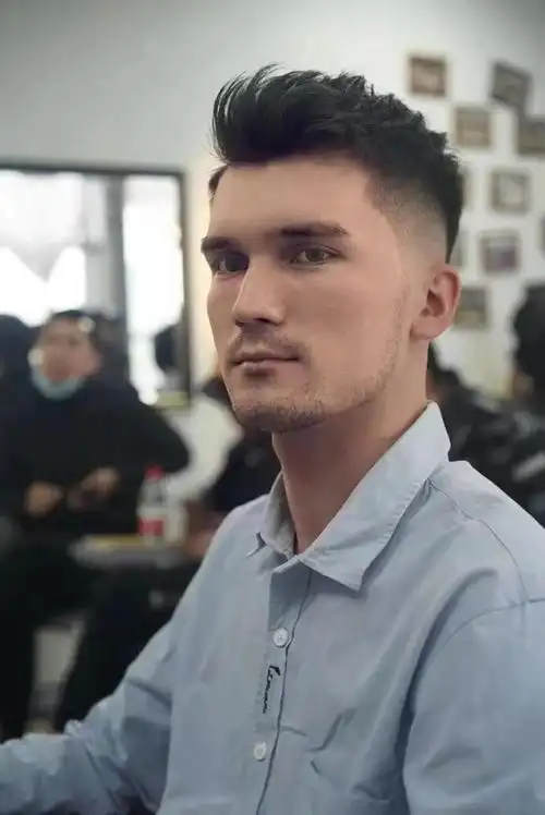 m字型发际线的男生适合的发型免烫(男生m字形发际线留什么发型好看)(3