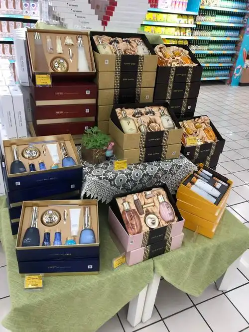 中场地堆缺少折扣提示,套盒增加买赠,买任意一套送面膜两贴,今天整改