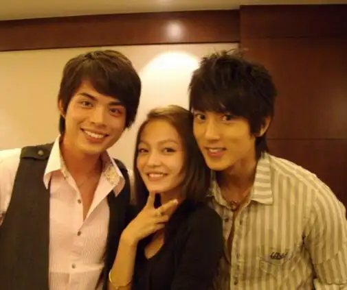 【图】利昂霖微博晒帅气自拍 出演"恐女症"贵公子和辰亦儒成兄弟