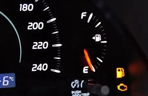 油表灯亮了汽车还能跑多远老司机大概这个数