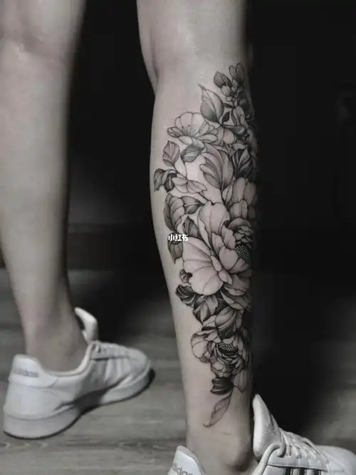 沈阳纹身女孩小腿61清新素花
