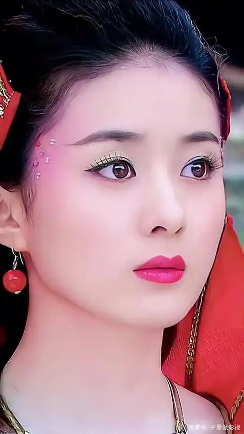 赵丽颖的古装扮相真的很耐看,特别是婴儿肥,看起来非常的可爱.