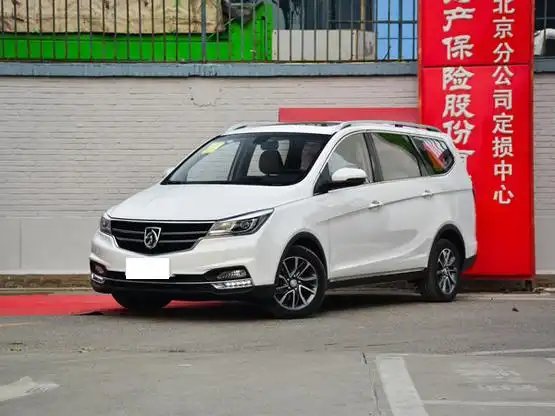 新款宝骏730现车报价 七座超大载物空间