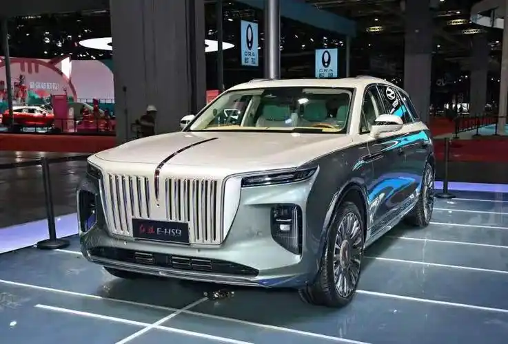 红旗e-hs9亮相上海车展,家族设计语言,外观大气又豪华