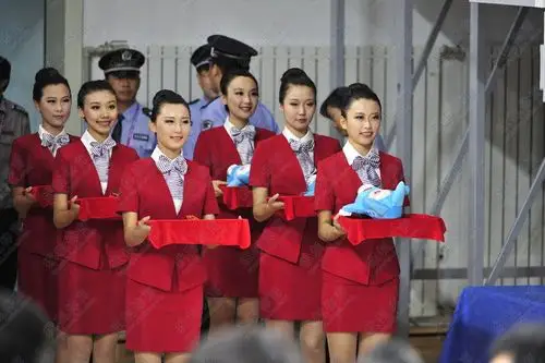 转载独家全运颁奖礼仪气质不凡长相甜美笑靥如花