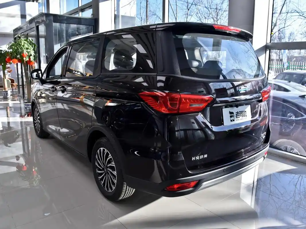 性价比非常高的国产mpv,空间很大,带你看长安欧尚科尚ev