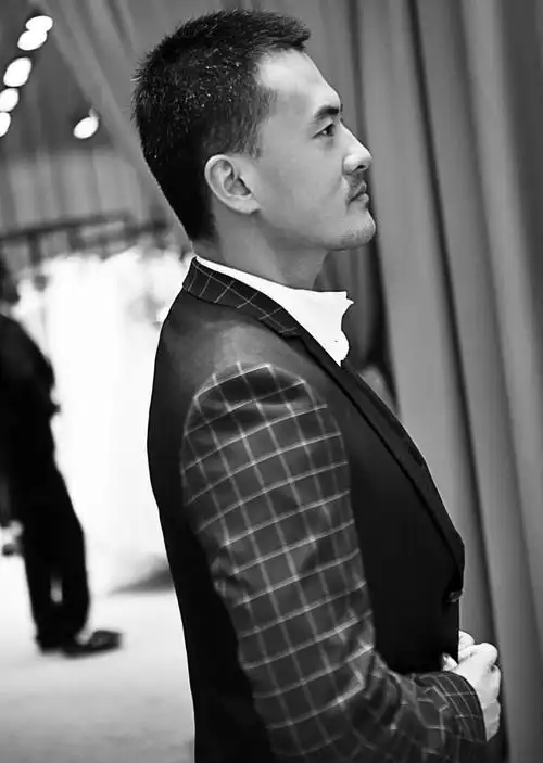 何洁赫子铭婚纱照曝光甜蜜互动显恩爱