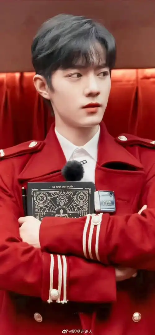 肖战红色开衫毛衣