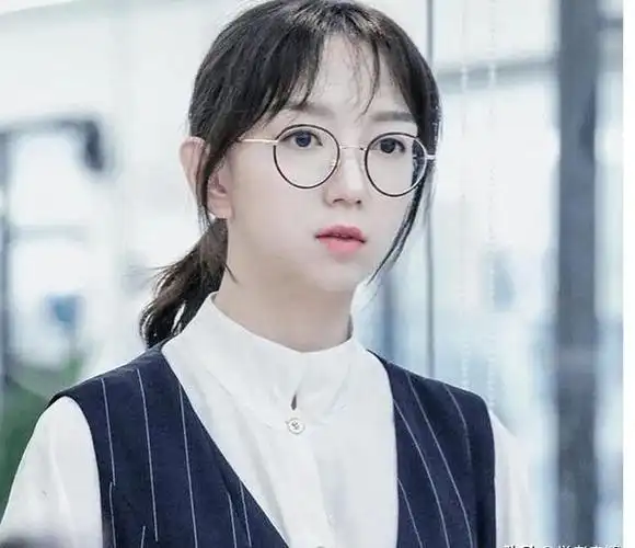 "美女博士"人设崩塌,梅桢被爆高考472分,靠外籍钻空子进北大