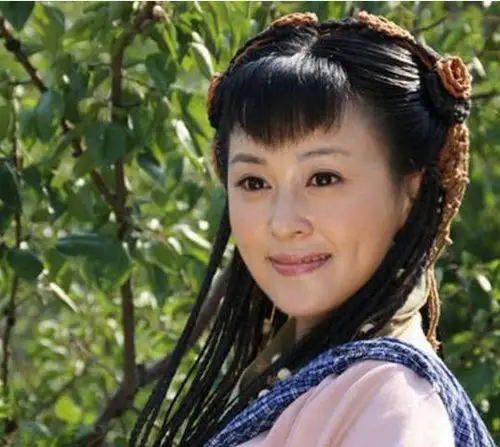 原创她曾出演过还珠格格如今成公司老板低调又幸福