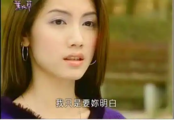 这双大长腿真的不要太吸睛剧中林韦君饰演的孙卓为了音乐梦想一直不断