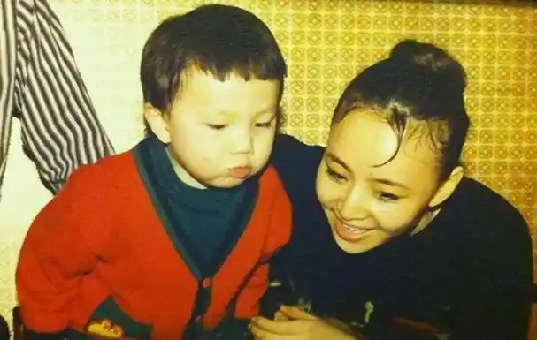 巴图被宋丹丹打算带走.但英达的父亲,即英若诚,持有不同的意见.