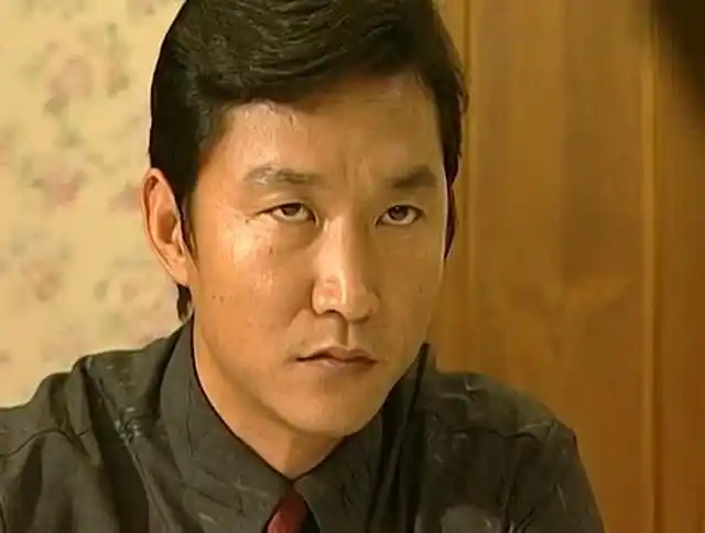 张世豪混的还是有一个套路的,还知道散会把有矛盾的留下来握手